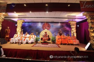 2015-07jul-19th-nithyananda-diary_IMG_0116_swamij-varanasi-mahanirvani-akhada-heads-swamis-welcome