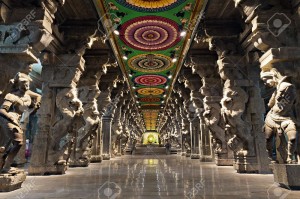 15547305-a-l-intérieur-du-temple-hindou-meenakshi-à-madurai-tamil-nadu-inde-du-sud-salle-religieuse-de-millier